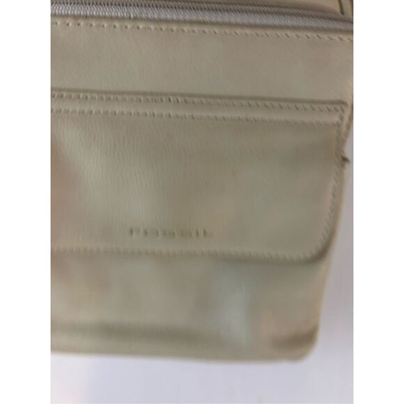 Fossil leather 7"x8" crossbody cream colored 2 zippers - Picture 3 of 8